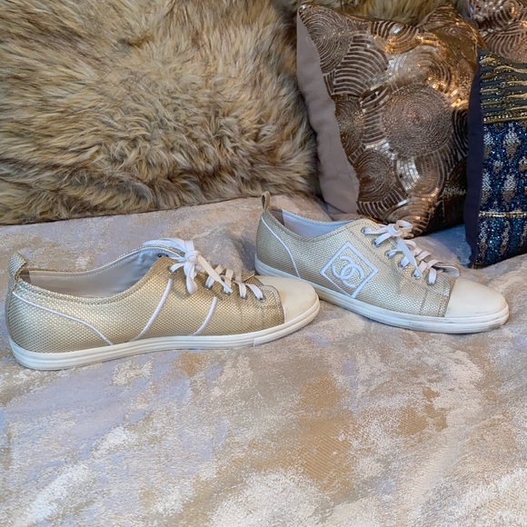 Gorgeous gold Authentic Chanel sneakers - Picture 7 of 10